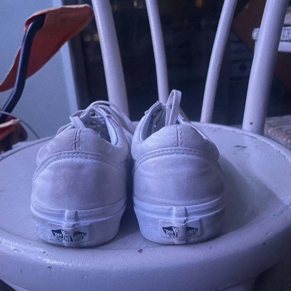 Vans 9 - Picture 2 of 4